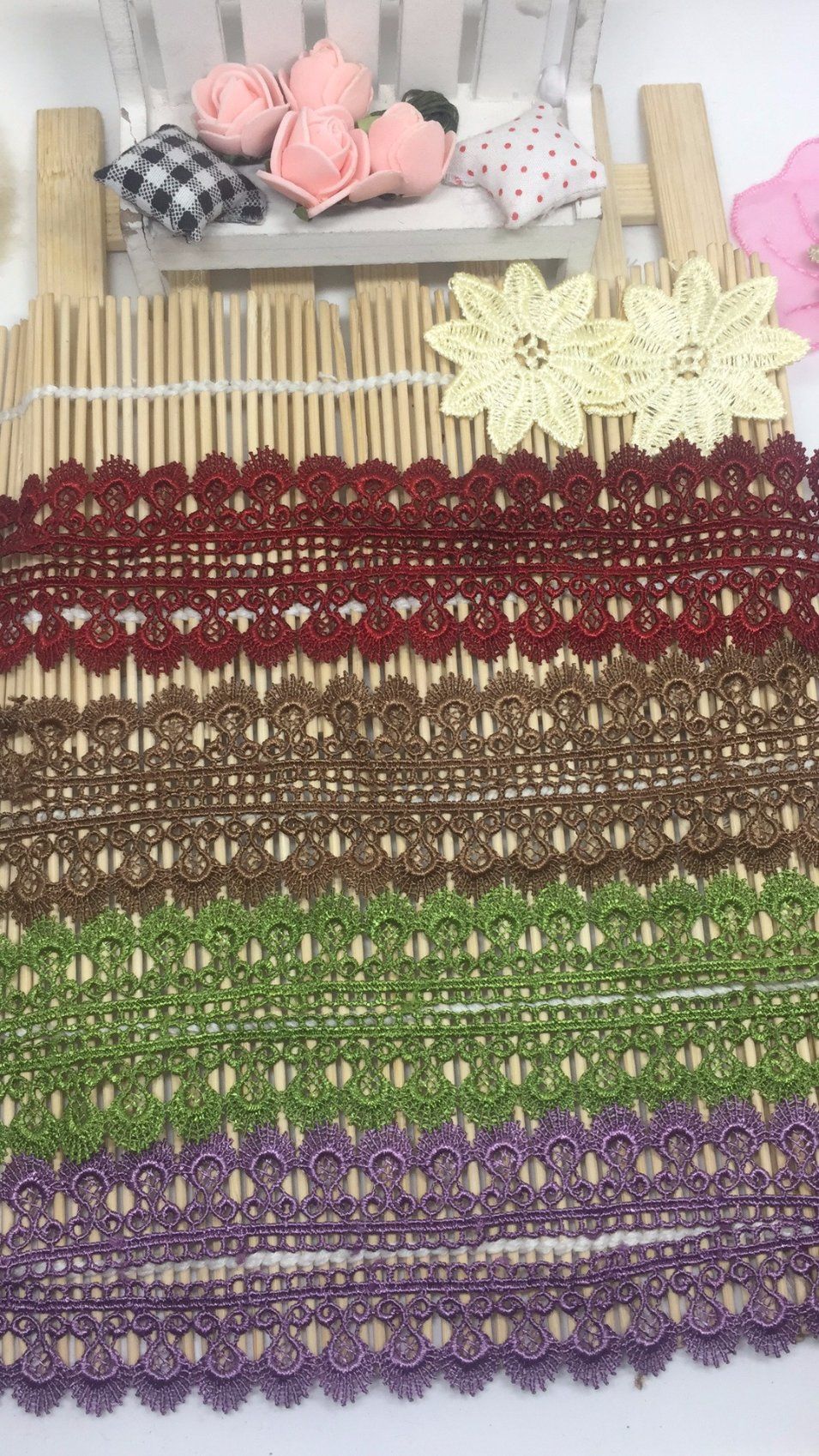 New Design Wholesale Factory Stock 2.5cm Width Embroidery Polyester Lace Nylon Guipure Trim Lace for Garments & Home Textiles & Curtains