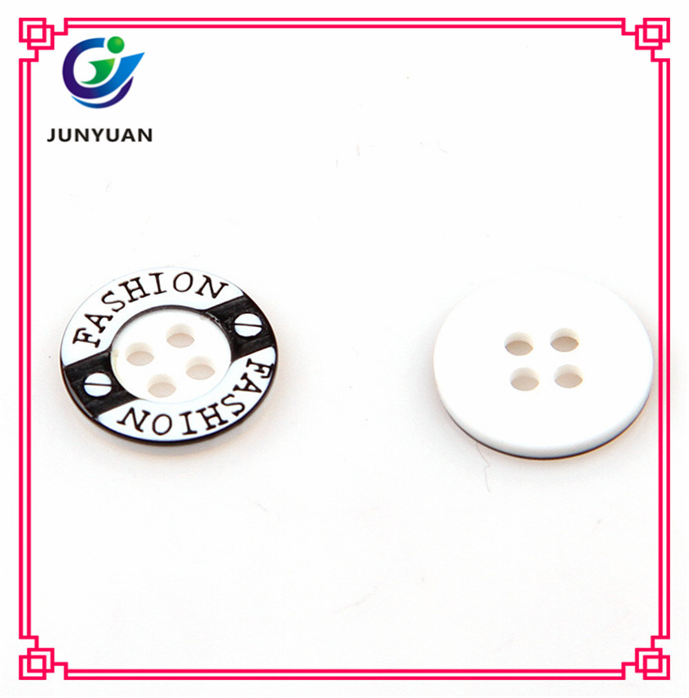 Resin Button Black and White Four Holes Button Round Buckle