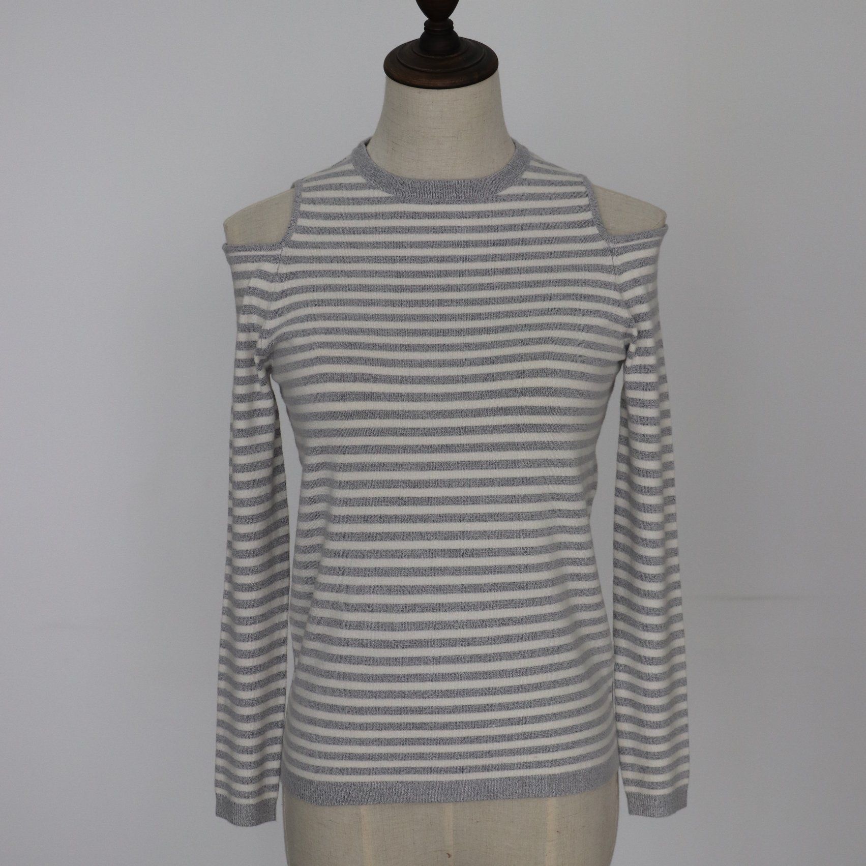 Lady Dew Shoulder Fashion Sweater with Long Sleeves and Half Back Zipper