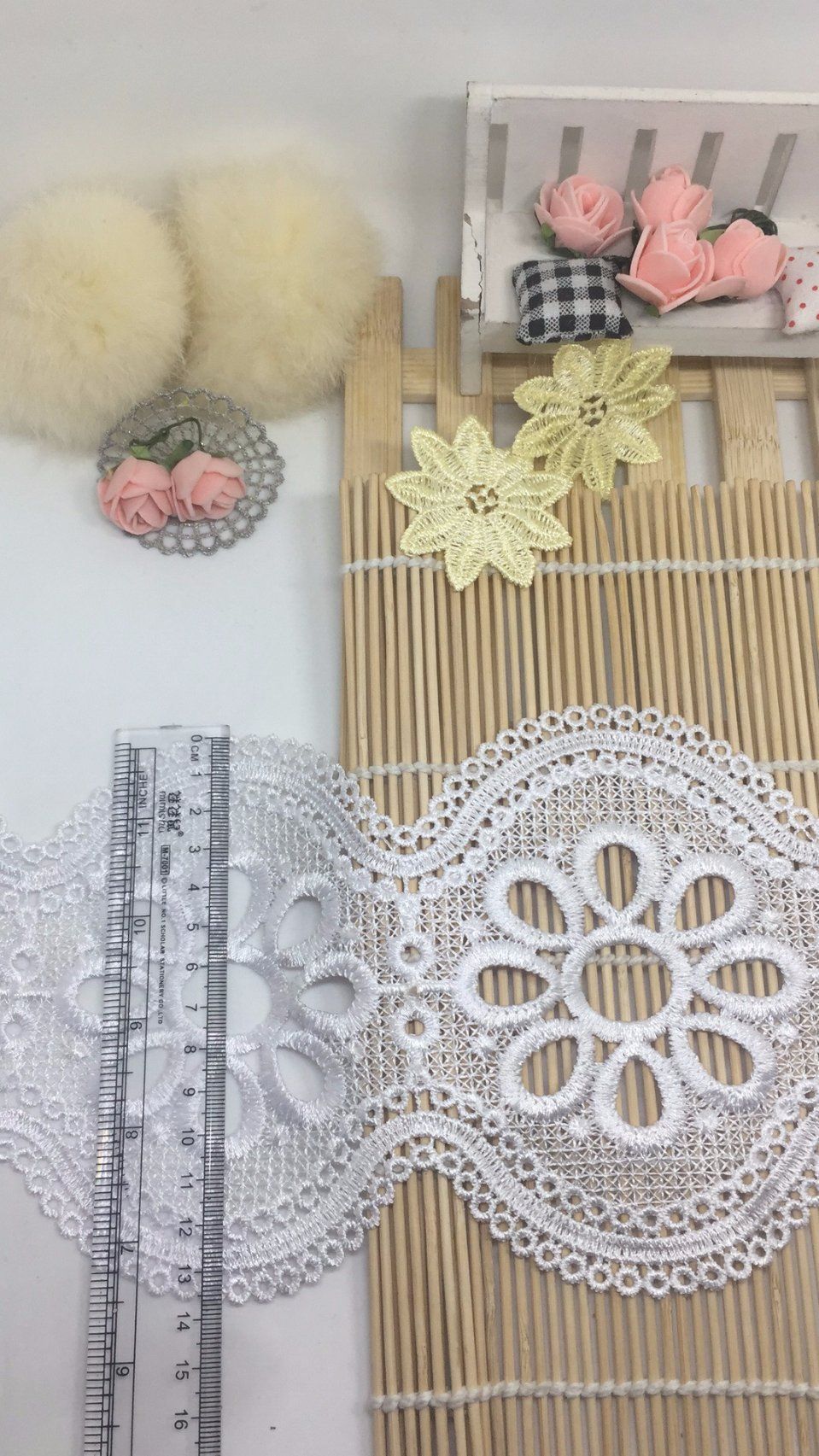 New Design 13.5cm Width Factory Stock Wholesale Embroidery Water Soluable Nylon Polyester Trimming Lace for Garments & Home Textiles & Curtains