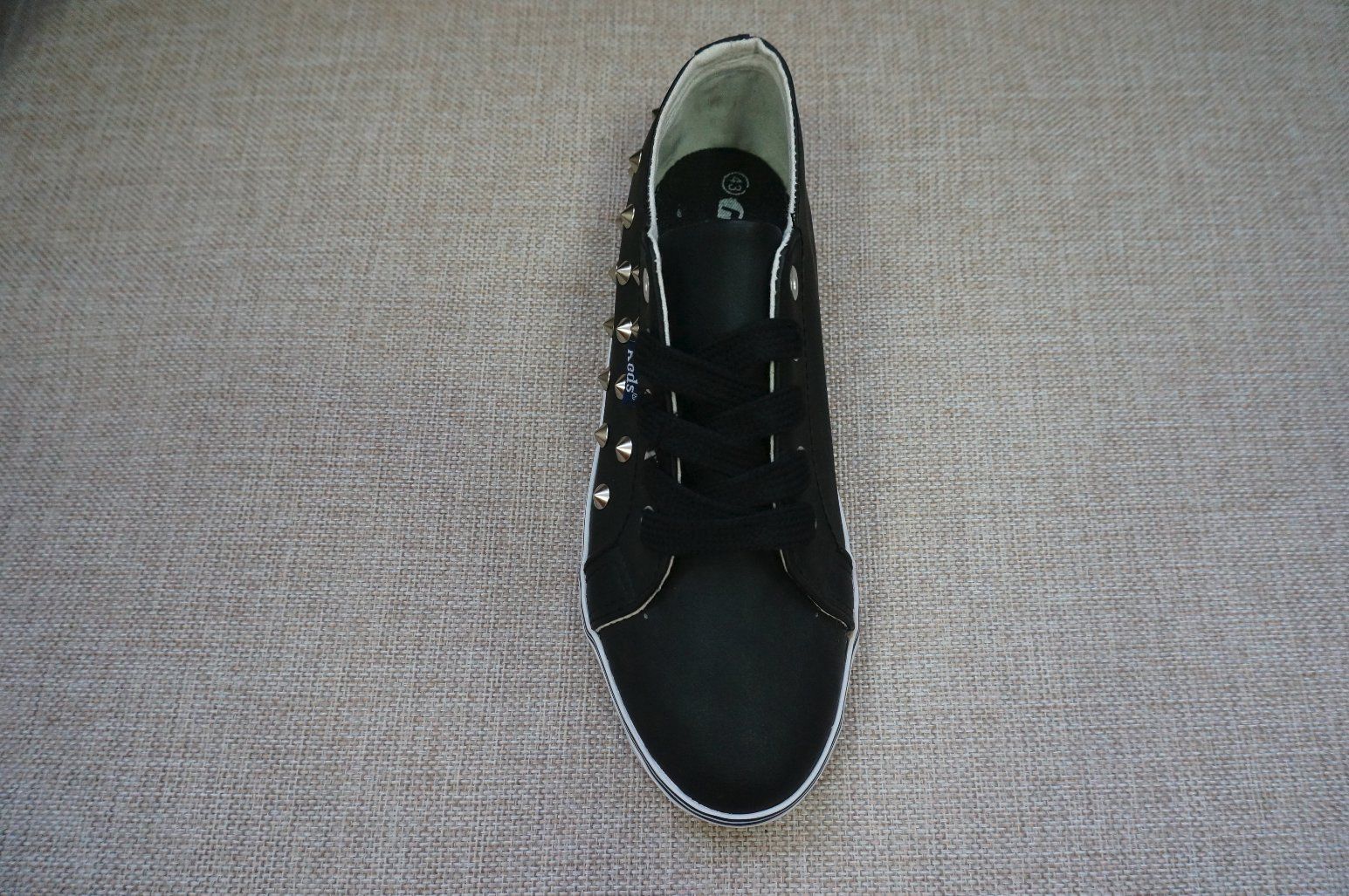 Best Quality Casual and Comfortable Canvas Shoes Many Colors