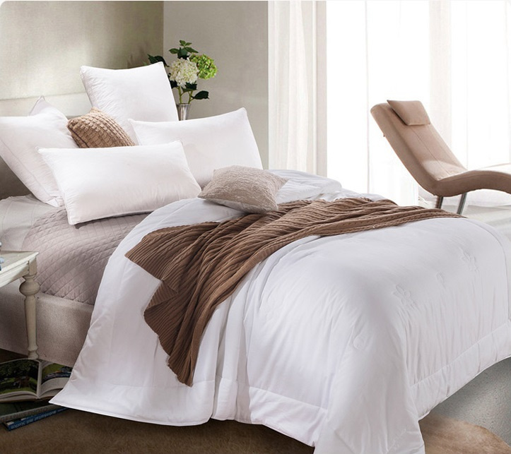 Incredibly Comfortable Hypoallergenic Microfiber Polyester Comforter