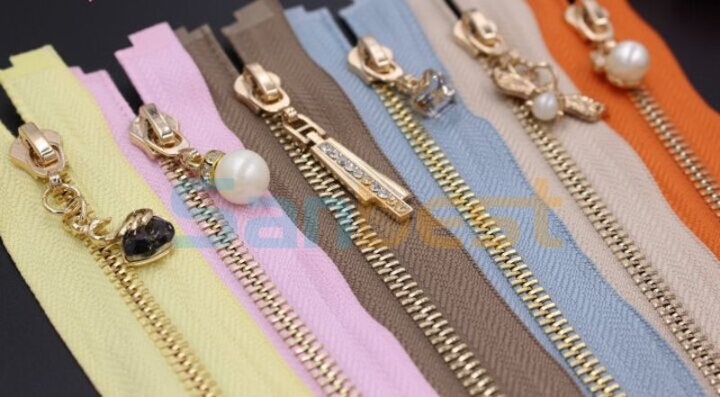 Metal Zipper with Different Color Tapes