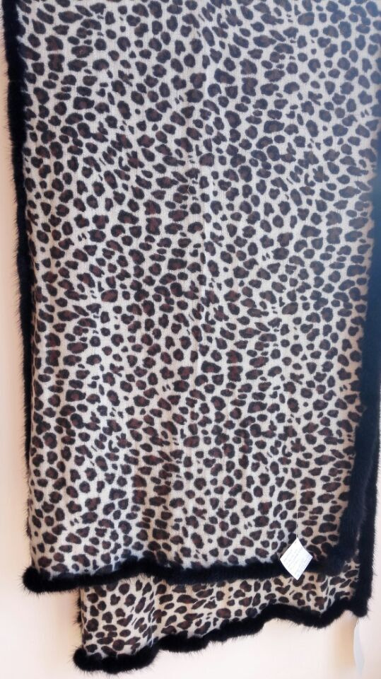 100%Cashmere Leopard Print Shawl Mink Trim Around