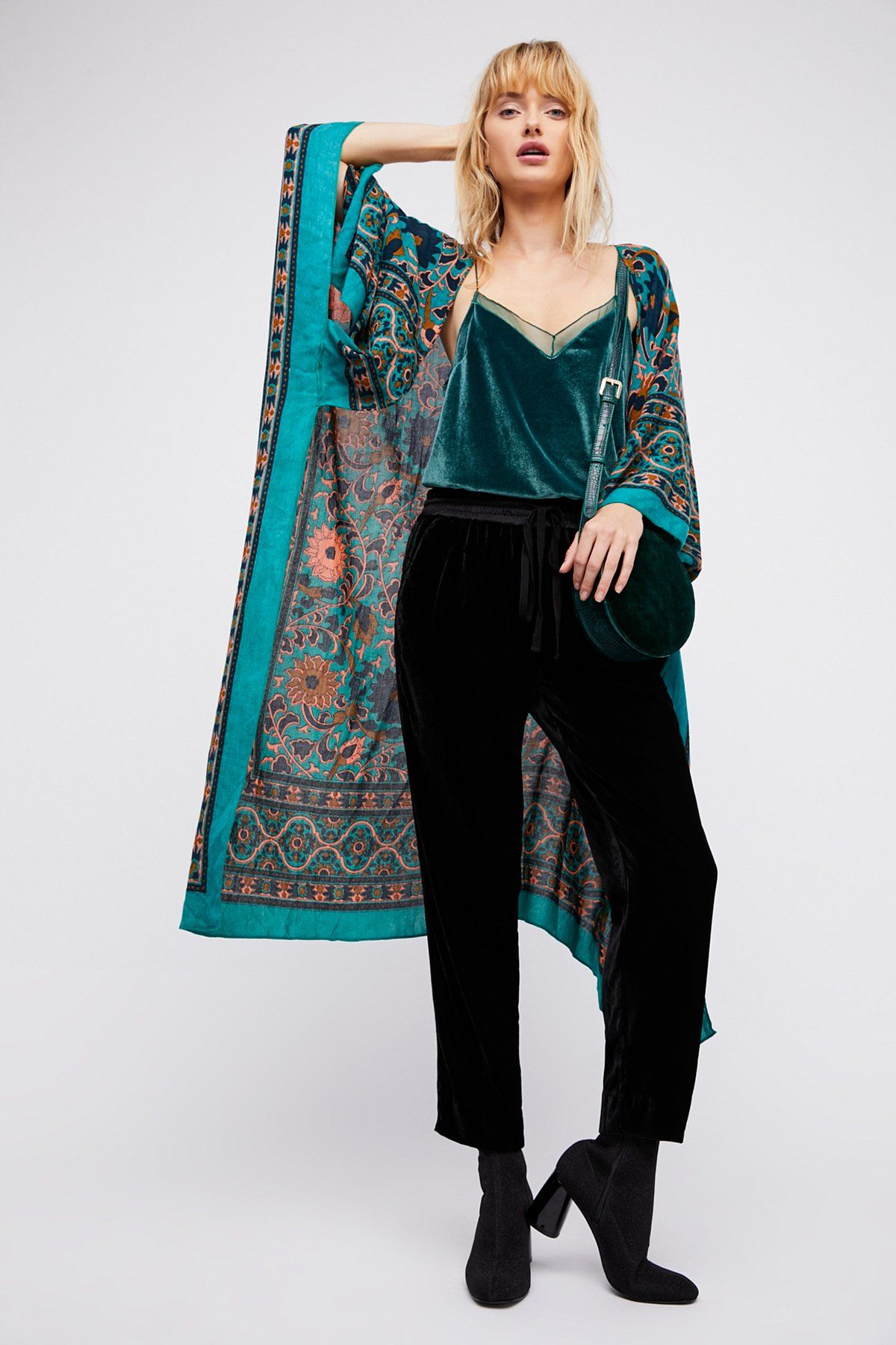 Lightweight Kimono Sweater Featured in a Colorful Pattern