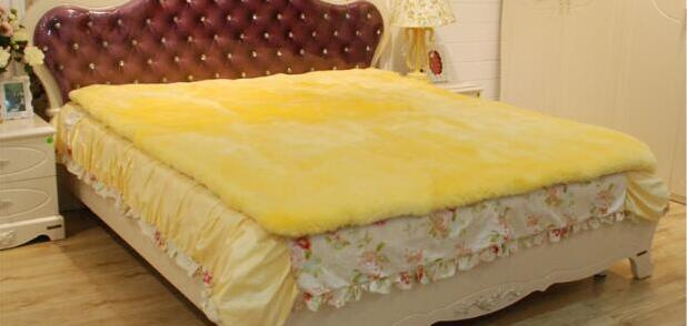 Soft and Comfortable Sheepskin Fleece Blanket