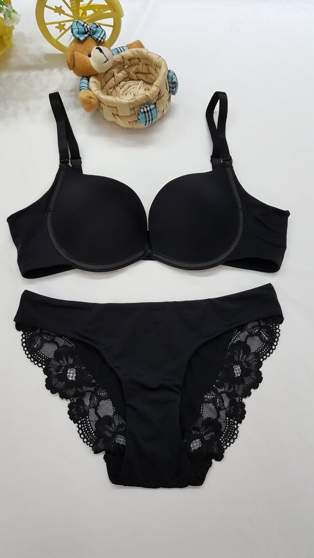 Sexy and Comfortable Underwear Set Seamless Bra (CS21126)