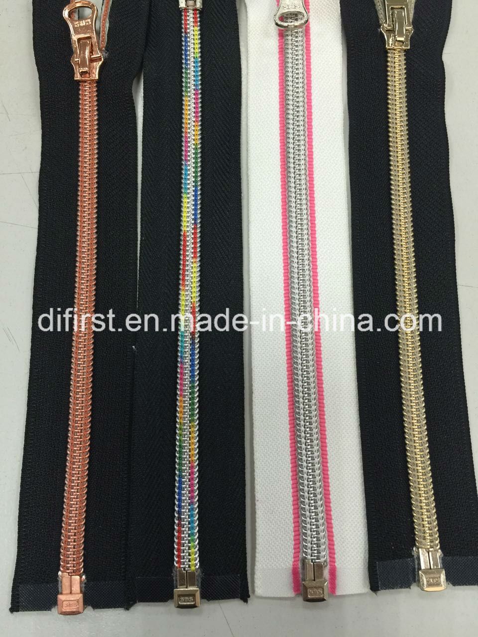 Nylon Zipper with Silver Teeech