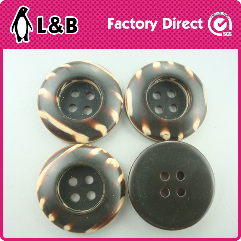 14L/24L/32L New Design Coat Button Sewing for Garment Online