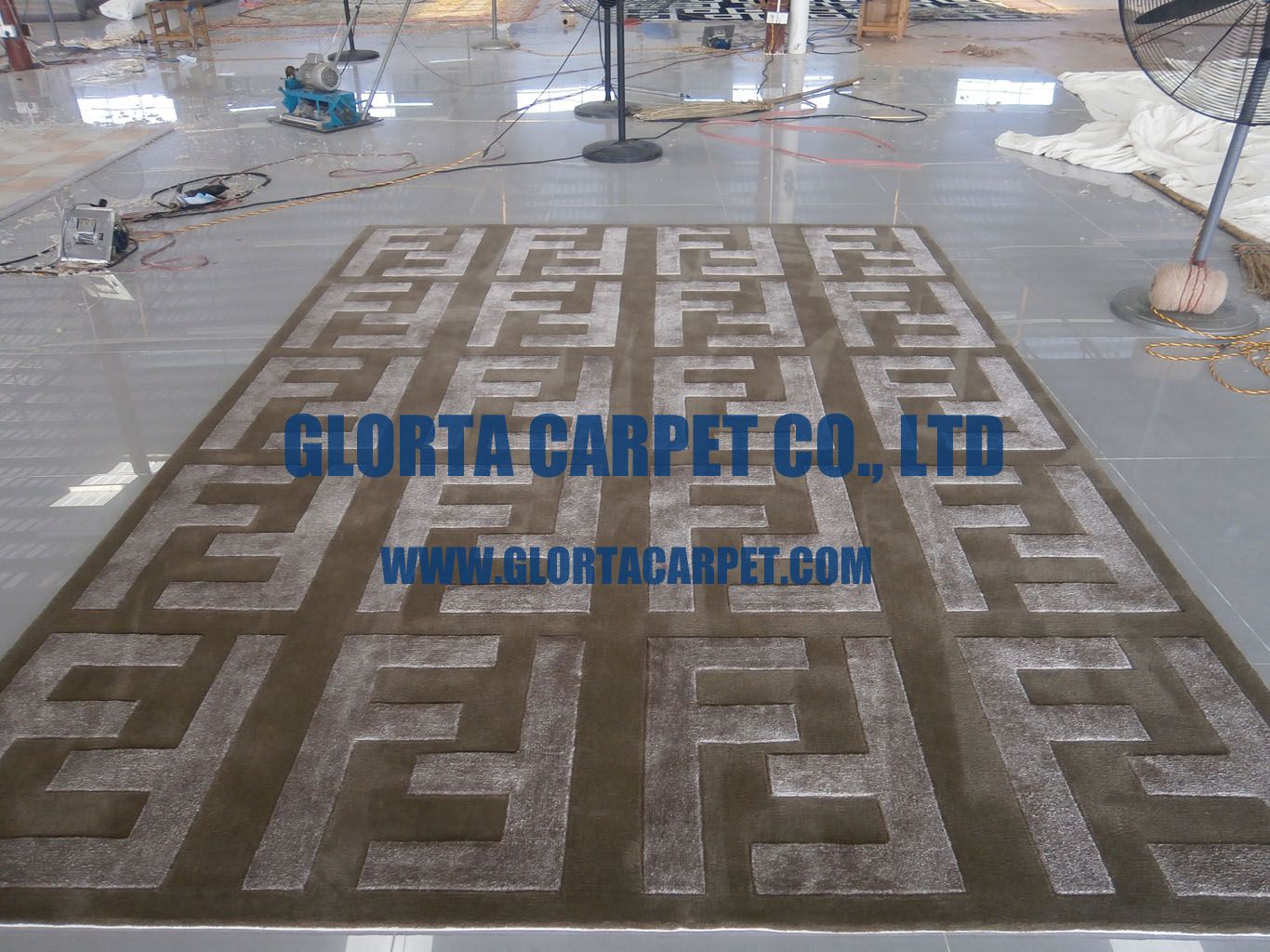 Hand Tufted / Woo& Silk Carpet