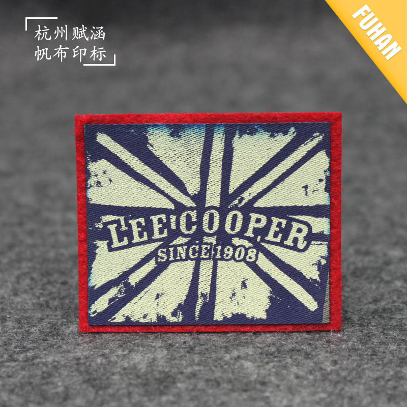 China Factory Felt Background Iron on Print Brand Badge