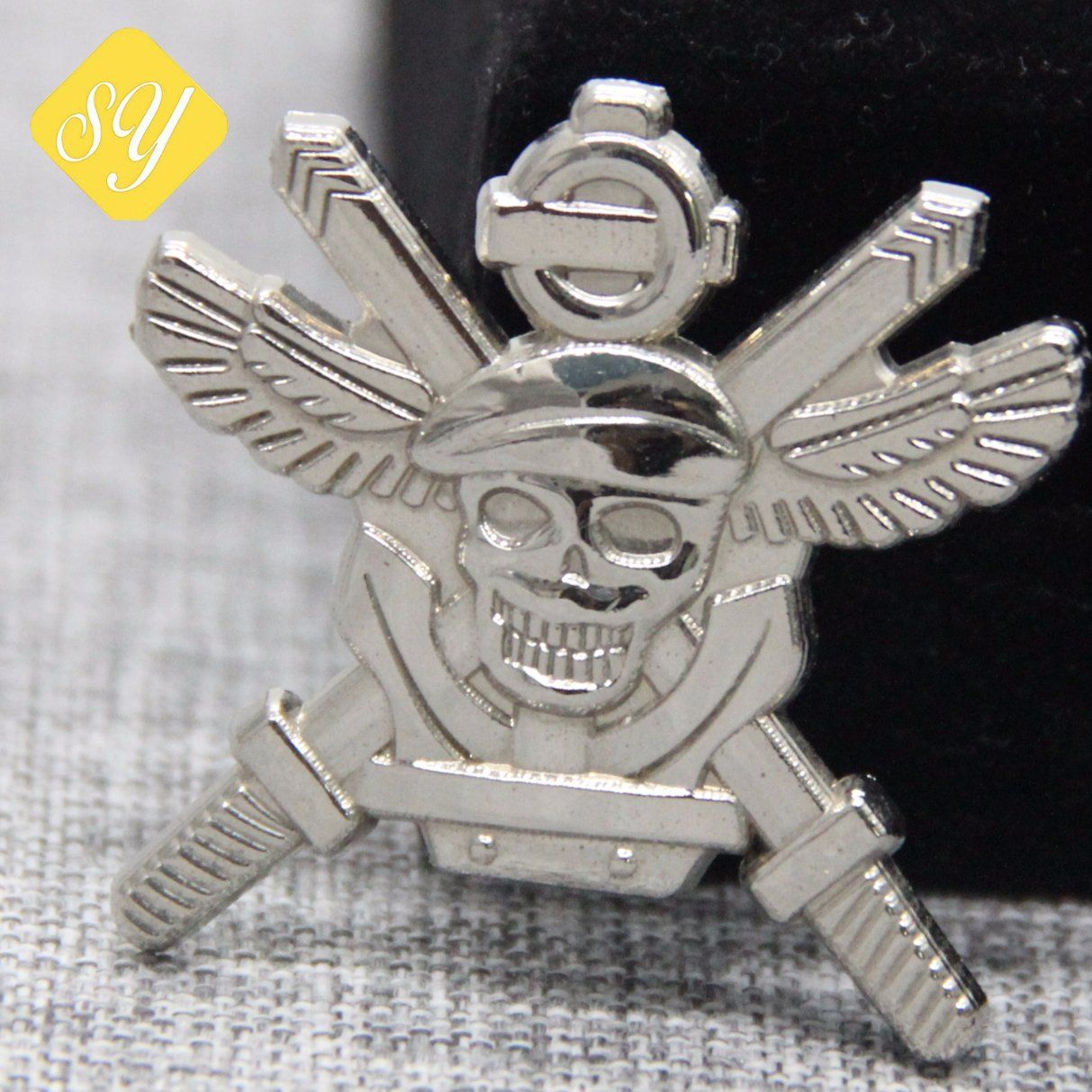 Factory Price Custom Skull Badge