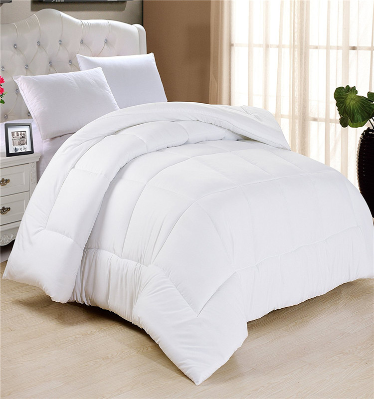 National Solid Color Polyester Microfiber Comforter for Home/Hotel