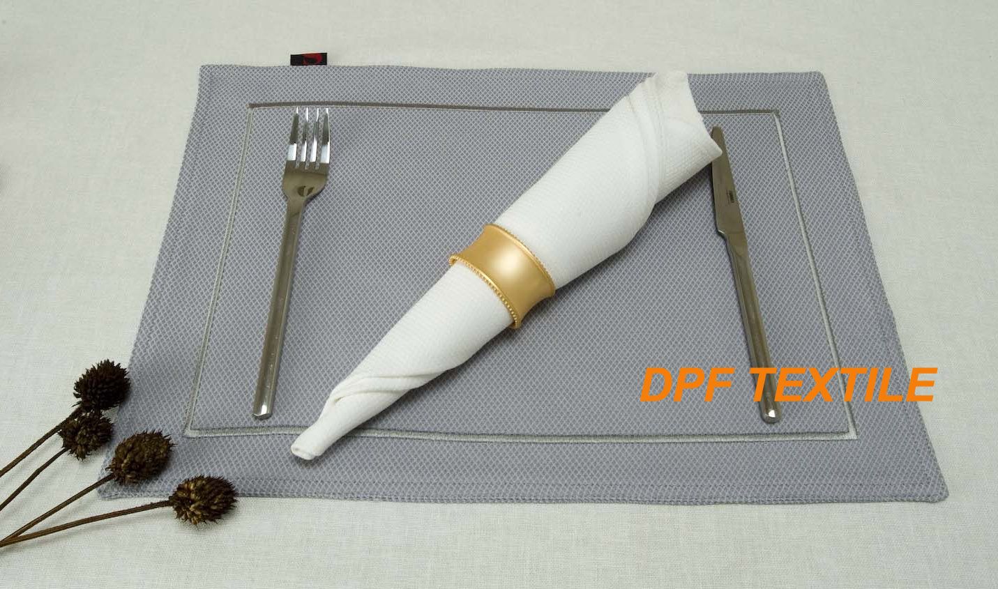 PVC Plastic Table Mat/Dinner Placemat/Table Cloth (DPR6124)