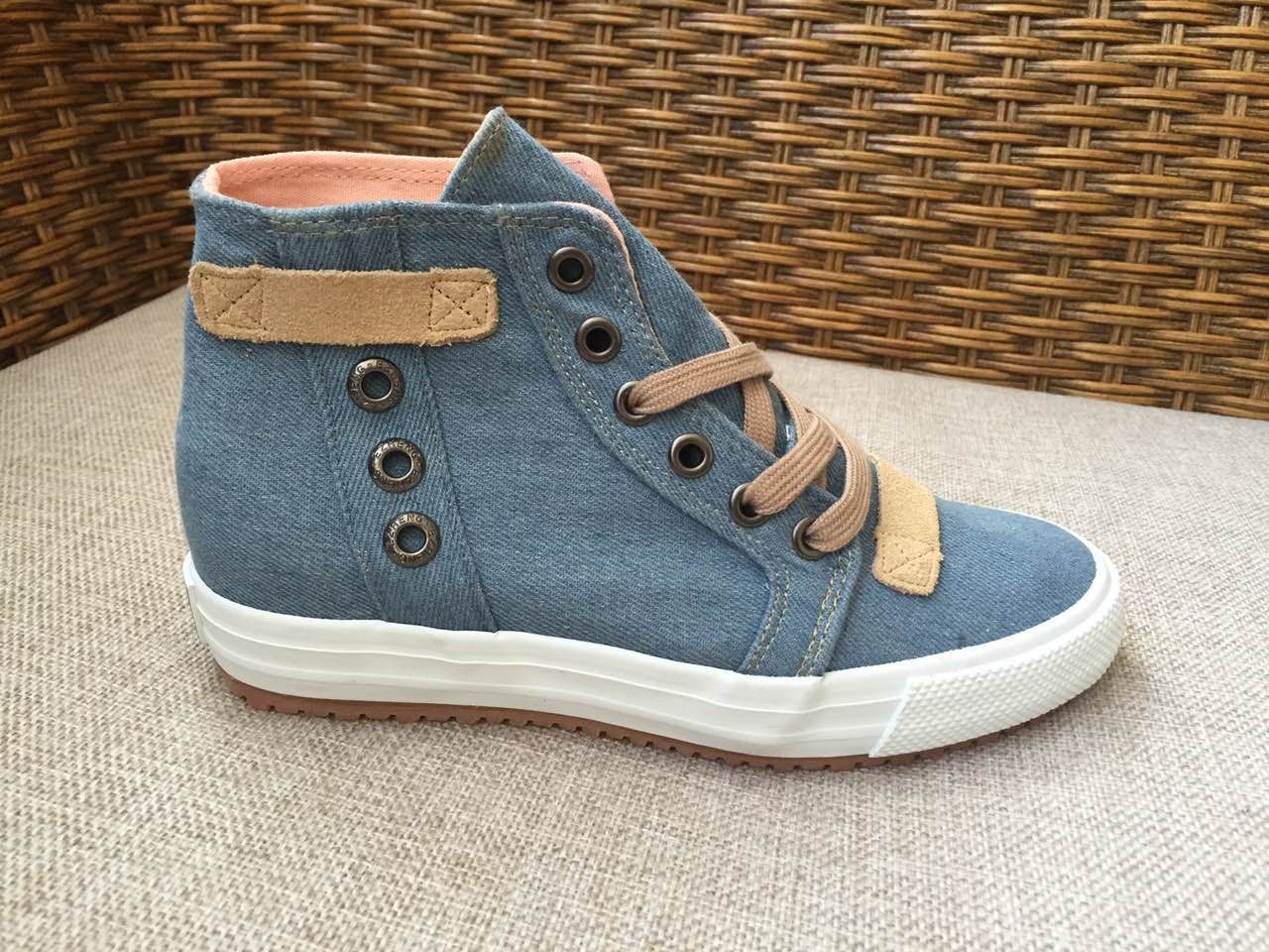 New Design Casual and Comfortable Canvas Shoes Best Sell