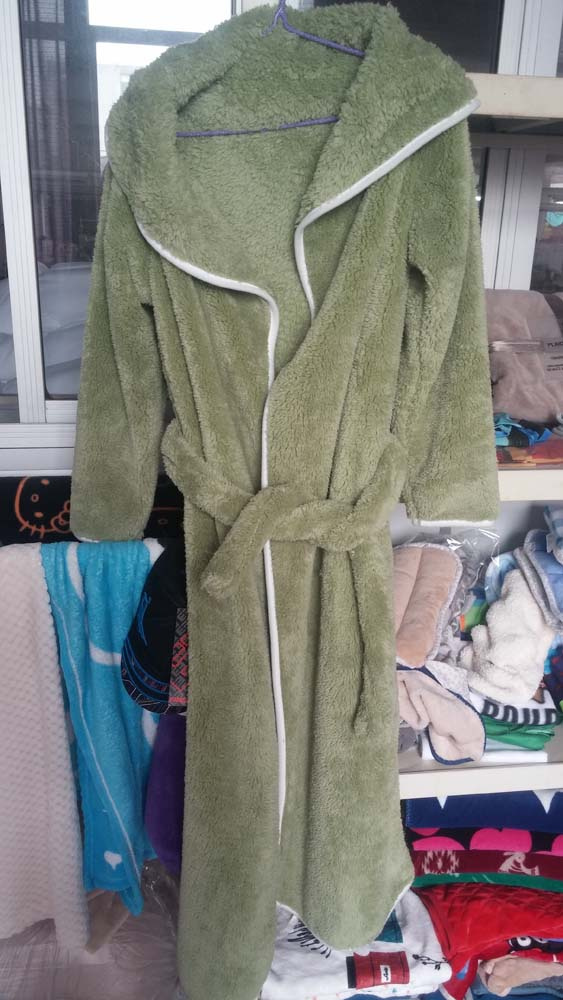 High Quality Plain Fleece Bathrobe for Man and Woman / Pajamas