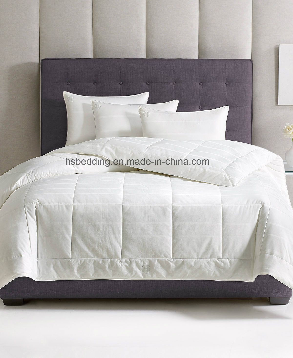 Small MOQ 100% Polyester Filling Embrossed Without Bonded Filling Hotel Bedding