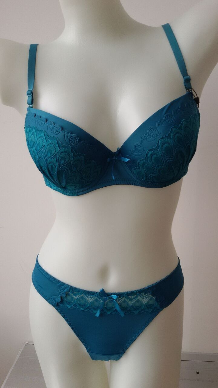 2016 New Design Comfortable Push up Women Lingerie (CS16914)