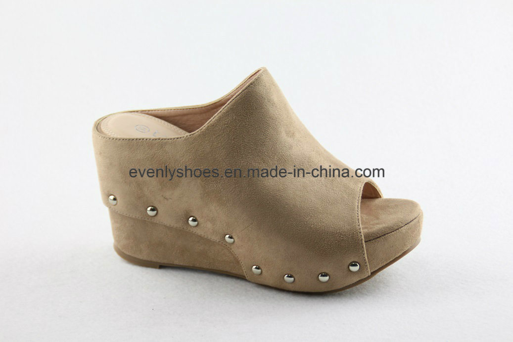 Simple Fashion Women Slipper with Wedge Design