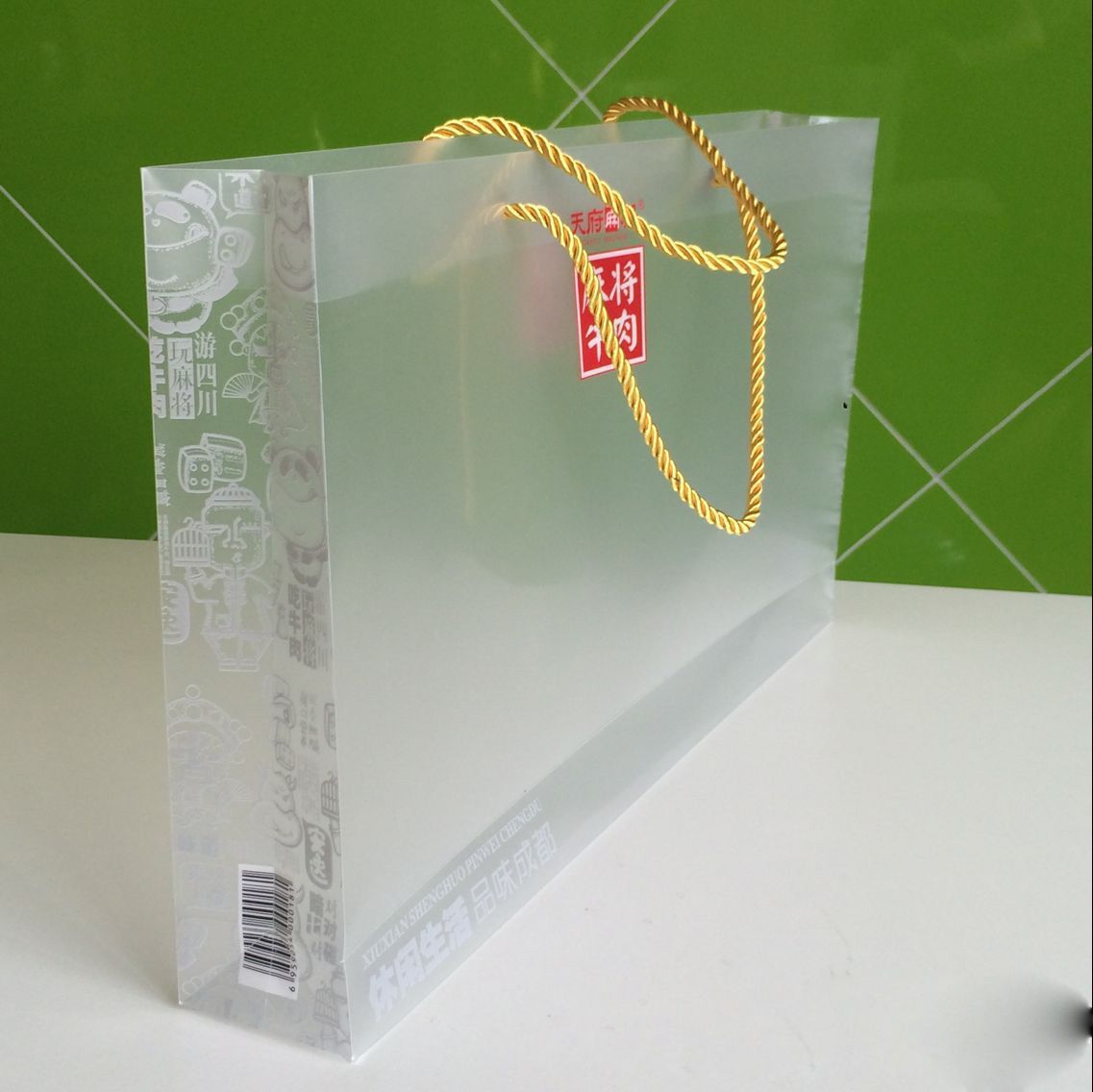 Factory offer custom new design plastic gift bag with clip handle (printed shopping bag)