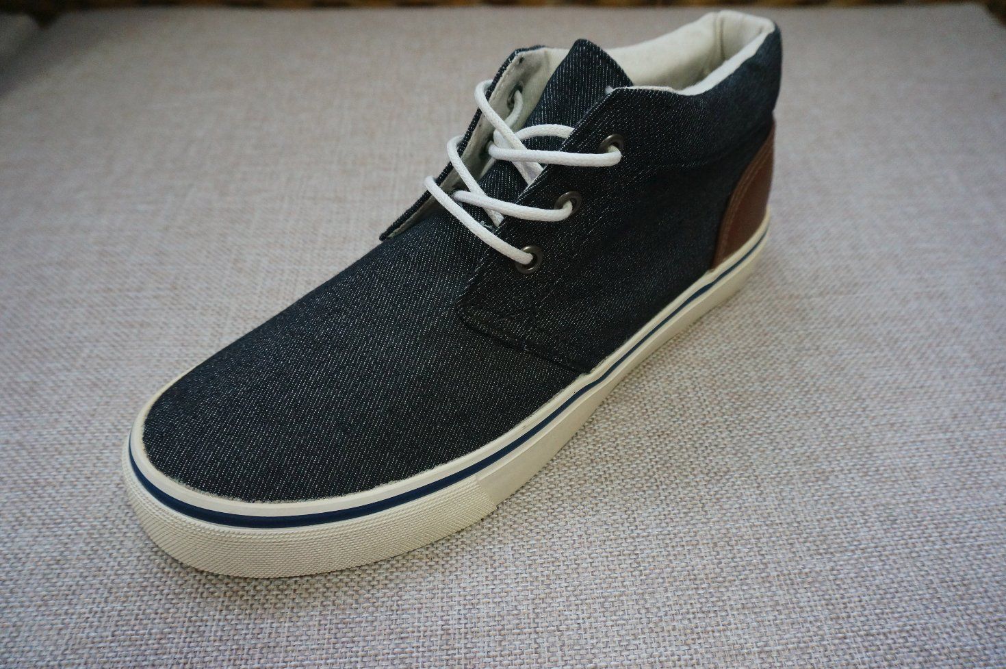 Best Quality Casual and Comfortable Canvas Shoes Many Colors