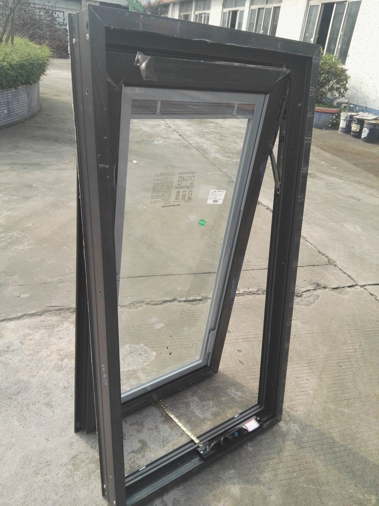 China Manufacturer Aluminum Chain Winder Awning Windows with Screen