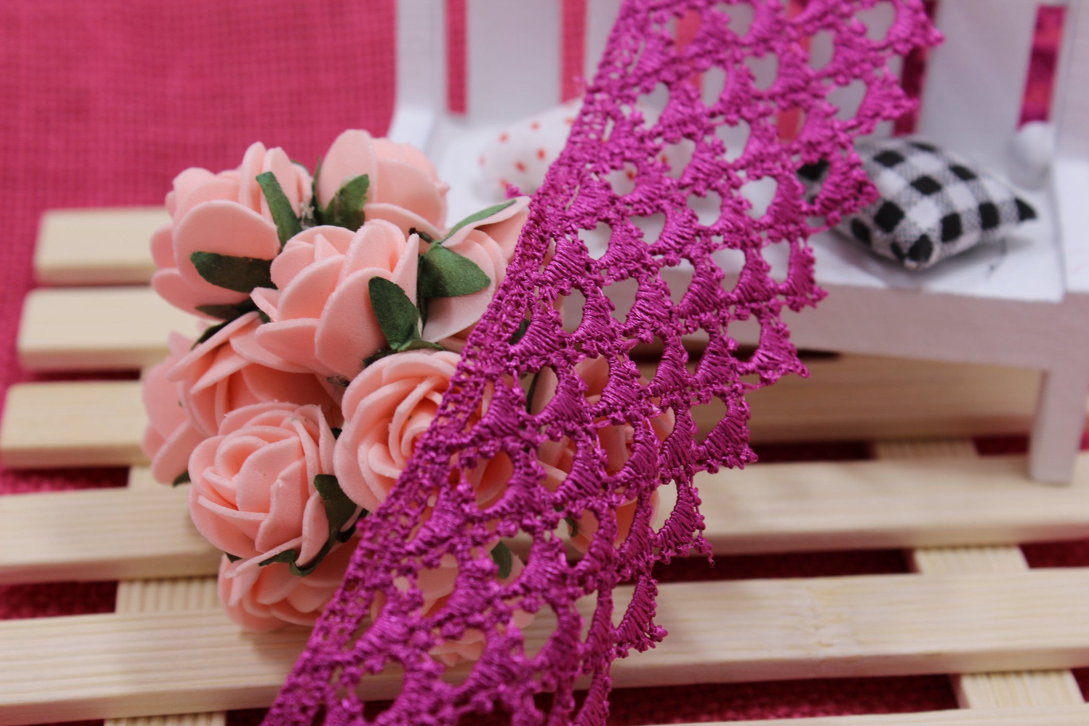 High Quality Stock Wholesale Triangle Door Shape 5cm Width Embroidery Lace Terylene/Polyester Lace for Garments Accessory & Curtains & Home Textiles Decorations