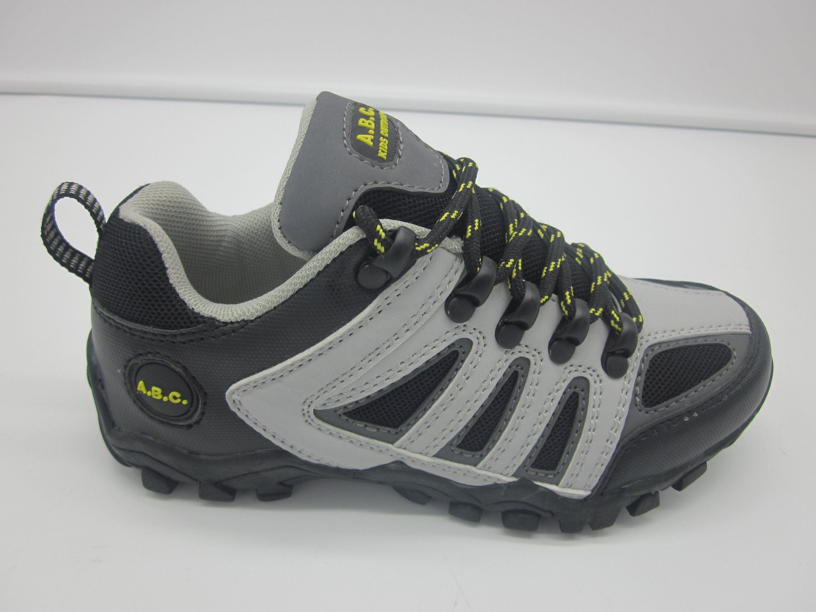 Kids Outdoor Hiking Trekking Sports Shoes with High Quality