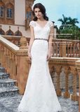 Vintage Fit & Flare Sleeveless V Neck Lace Wedding Dress