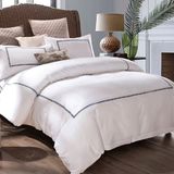 UK Style Hotel Bedding Set Made in China Factory (DPF1071406)