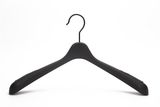 Luxury Black Rubber Coated Hanger with Anti-Strip