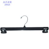 Hanger Supplier in Dongguan Strong Custom Adjustable Black Floor Carpet Clips Hangers