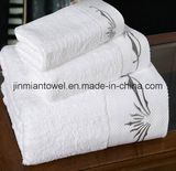 China Factory Wholesale Professional Luxury Embroidery Hotel Towel Bath Towel