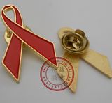 Hot Selling Aids Enamel Red Ribbon Lapel Pins and Badges (GZHY-LP-057)