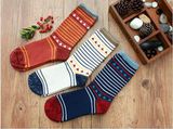 Young Man High Quality Fashion Design Embroidery Logo Cotton Knitted Socks