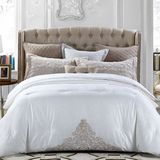 Luxury Hotel Bedding Set in Bed Line